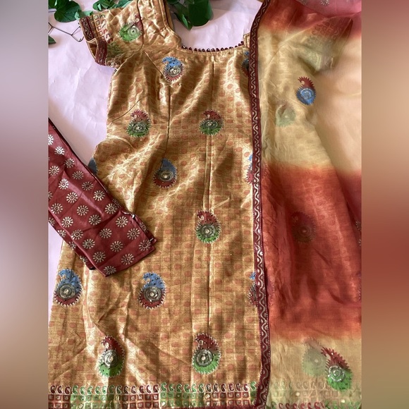 Red suit pajami suit salwar kameez suit beige threading Punjabi kurti ready - Picture 2 of 5